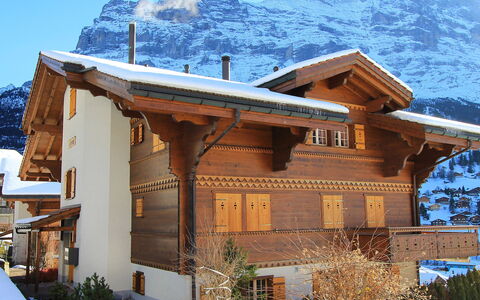 Chalet Cortina: Pianta, Cielo, Costruzione, Montagna, Neve, Finestra, Blu, Legna, Albero, Casa