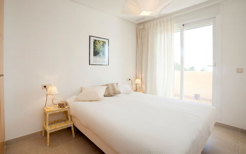 Altea 49: Camera Da Letto, Camera, Letto, Mobilia, Proprietà, Lenzuolo, Telaio Del Letto, Bedding, Interior Design, Pavimento