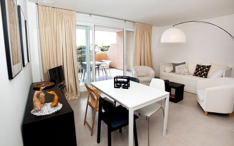 Altea 49: Camera, Mobilia, Interior Design, Proprietà, Costruzione, Soffitto, Tavolo, Pavimento, Casa, Soggiorno