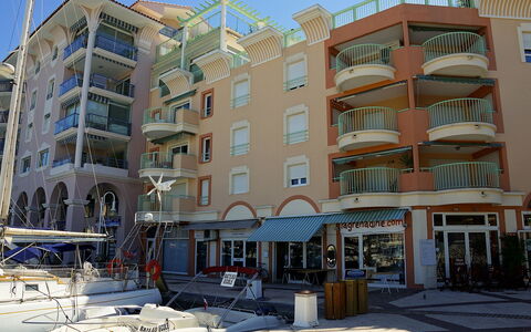 Résidence les Cariatides: Costruzione, Proprietà, Uso Misto, Appartamento, Zona Residenziale, Immobiliare, Quartiere, Condominio, Architettura, Cittadina