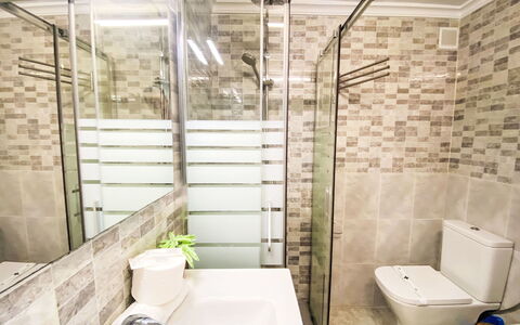 Don Lorenzo: Pavimentazione, Idraulico Fixture, Interior Design, Pavimento, Bagno, Idraulico, Piastrella, Gabinetto, Lavello, Doccia
