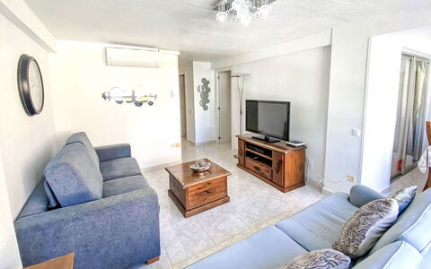 Don Lorenzo: Mobilia, Pavimentazione, Interior Design, Pavimento, Divano, Soffitto, Camera, Soggiorno, Appartamento, Casa