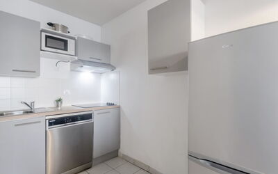 L'Open 560.2: Cabinetry, Costruzione, Controsoffitto, Elettrodomestico Da Cucina, Lavello, Cucina Stufa, Lavandino Della Cucina, Elettrodomestico, Cucina, Pavimento