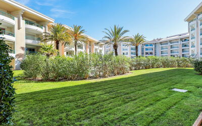 Le Cesarée 800.4: Proprietà, Zona Residenziale, Erba, Immobiliare, Costruzione, Prato, Casa, Casa, Architettura, Appartamento