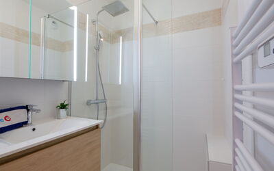 Le Cesarée 800.2: Rubinetto, Idraulico Fixture, Soffione Doccia, Costruzione, Lavello, Mobiletto Del Bagno, Bagno, Interior Design, Doccia