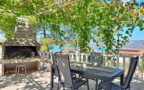 Trogir Slatine 166: Piscina, Catena Montuosa, Eco Hotel, Ricorrere, Estate, Valle, Villa, Landscaping, Resort Citta ', Backyard