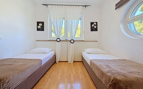 Trogir Slatine 166: Piscina, Catena Montuosa, Eco Hotel, Ricorrere, Estate, Valle, Villa, Landscaping, Resort Citta ', Backyard