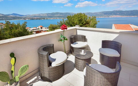 Trogir Slatine 166: Mobilia, Appartamento, Ricorrere, Sedia, Mobili Da Esterno, Pianta Della Casa, Balcone, Eco Hotel, Hotel, Vaso Di Fiori