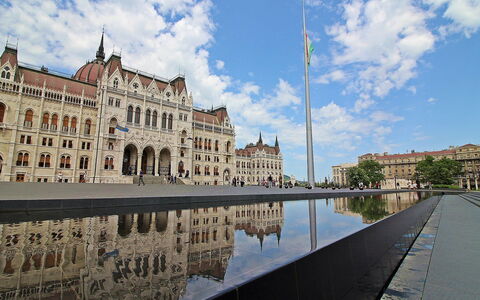 Prater: Riflessione, Acqua, Cielo, Waterway, Punto Di Riferimento, Architettura, Cittadina, Costruzione, Città, Canale