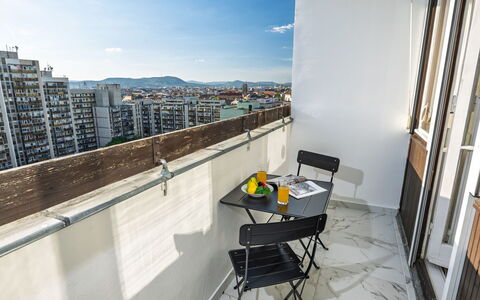 Prater: Appartamento, Architettura, Zona Residenziale, Condominio, Bicchiere, Balcone, Illuminazione Diurna, Alluminio