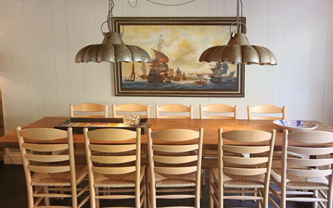 Voc-Huys: Camera, Mobilia, Tavolo, Interior Design, Sala Da Pranzo, Sedia, Cucina, Costruzione, Seggiola Da Bar, Latifoglie