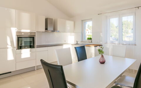 Brač Sutivan 104: Proprietà, Camera, Mobilia, Interior Design, Sala Da Pranzo, Costruzione, Pavimento, Casa, Tavolo, Immobiliare