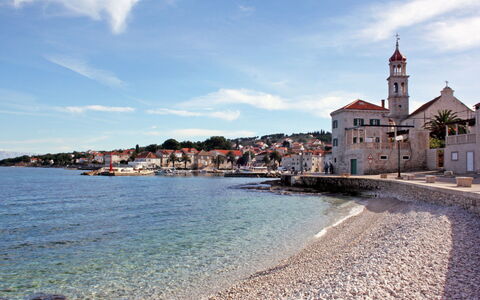 Brač Sutivan 104: Acqua, Cielo, Nube, Risorse Idriche, Azzurro, Albero, Paesaggio Naturale, Spiaggia, Costiera E Morfologie Oceanic, Pianta