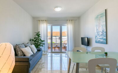 Villa 2 Pools 104.1: Camera, Proprietà, Interior Design, Mobilia, Costruzione, Soggiorno, Casa, Pavimento, Soffitto, Immobiliare