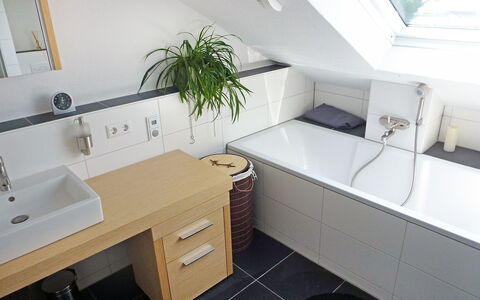 Weisenhorn: Proprietà, Camera, Bagno, Mobilia, Interior Design, Costruzione, Rubinetto, Architettura, Controsoffitto, Immobiliare