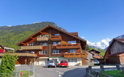 Wilderswil 112: Cielo, Costruzione, Montagna, Proprietà, Pianta, Finestra, Casa, Architettura, Veicolo, Auto