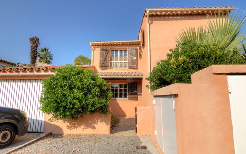 Les Troenes: Proprietà, Casa, Costruzione, Immobiliare, Casa, Zona Residenziale, Architettura, Villa, Quartiere, Facciata