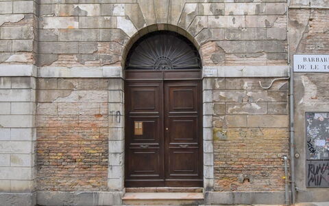 Barbaria de le Tole: Proprietà, Porta, Legna, Muratura, Brick, Casa, Porta A Casa, Facciata