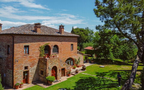 Villa Scianellone: Piscina, Albero, Paesaggio, Zona Residenziale, Visione Globale, Ricorrere, Fotografia Aerea, Estate, Landscaping, Design