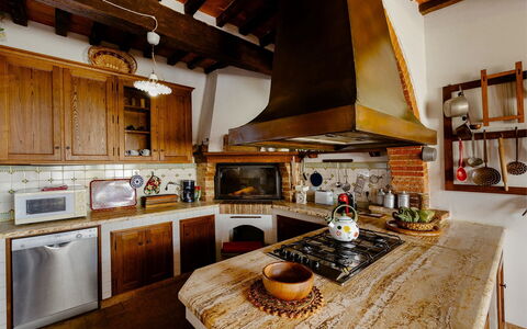 Villa Scianellone: Controsoffitto, Cabinetry, Proprietà, Mobilia, Cucina, Elettrodomestico Da Cucina, Cucina Stufa, Legna, Illuminazione, Interior Design