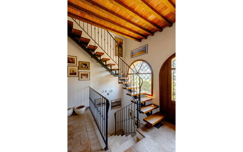 Villa Scianellone: Costruzione, Mobilia, Finestra, Legna, Sedia, Interior Design, Pavimento, Color Legno, Fascio, Pavimentazione