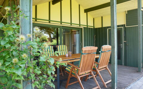 Wiesenhütte: Pianta, Mobilia, Proprietà, Costruzione, Sedia, Legna, Finestra, Tavolo, Shade, Interior Design