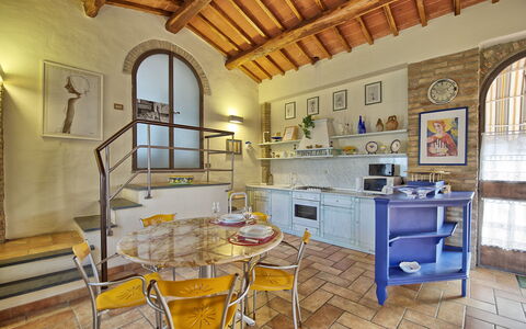 Poggiluglio: Proprietà, Camera, Costruzione, Casa, Giallo, Mobilia, Interior Design, Cucina, Immobiliare, Soffitto