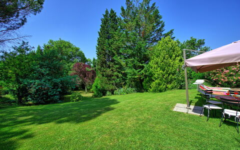 Villa Campogialli: Verde, Prato, Proprietà, Erba, Albero, Cortile, Paesaggio Naturale, Giardino, Immobiliare, Casa