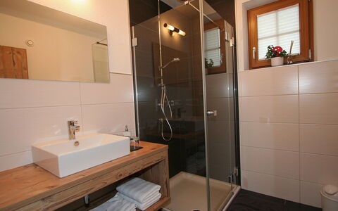 Längenfeld 380: Bagno, Camera, Proprietà, Idraulico Fixture, Piastrella, Interior Design, Costruzione, Casa, Soffitto, Pavimento