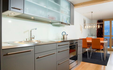 Wengen 11: Controsoffitto, Cabinetry, Camera, Mobilia, Cucina, Proprietà, Interior Design, Lavello, Costruzione, Pavimento