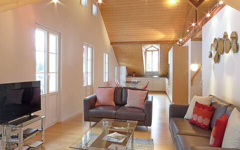Mittaghorn Apt.8: Mobilia, Divano, Proprietà, Costruzione, Tavolo, Finestra, Legna, Comfort, Interior Design, Casa