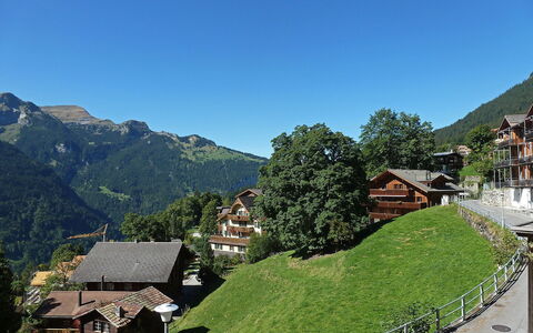 Roossi Apt. 1: Paesino Di Montagna, Geografia Montane, Montagna, Hill Station, Catena Montuosa, Paesaggio Naturale, Cittadina, Villaggio, Casa, Cielo
