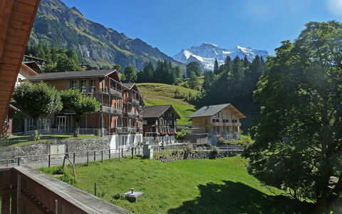 Roossihuus Apt.s: Geografia Montane, Montagna, Paesino Di Montagna, Catena Montuosa, Hill Station, Alpi, Proprietà, Cielo, Casa, Cittadina