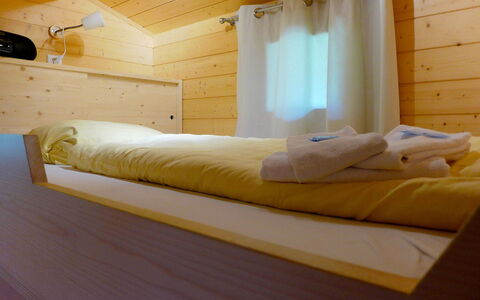 Zwärgli: Camera, Letto, Proprietà, Mobilia, Camera Da Letto, Telaio Del Letto, Interior Design, Materasso, Suite, Imbottitura Del Materasso