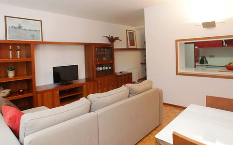 Vila Olimpica Pamplona: Camera, Mobilia, Proprietà, Interior Design, Soggiorno, Costruzione, Pavimento, Casa, Parete, Immobiliare