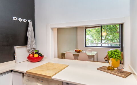 Vila Olimpica Pamplona: Cucina, Interior Design, Controsoffitto, Elettrodomestico Da Cucina, Apparecchio Major, Soffitto, Mobilia, Pavimentazione, Illuminazione, Cabinetry