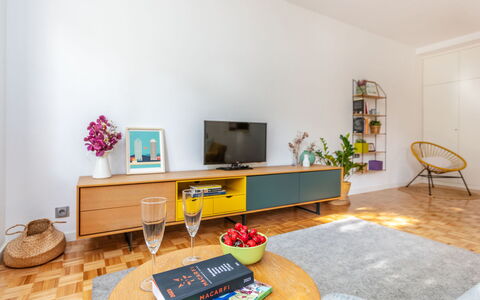 Vila Olimpica Pamplona: Mobilia, Interior Design, Pavimentazione, Legna, Camera, Pavimento, Casa, Soggiorno, Cabinetry, Scaffalature
