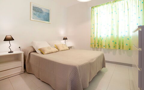 Calpe Calp 898: Camera Da Letto, Camera, Mobilia, Letto, Proprietà, Lenzuolo, Interior Design, Bedding, Telaio Del Letto, Parete