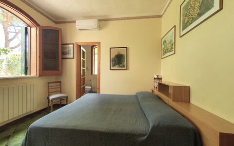 Orchidea: Interior Design, Camera Da Letto, Letto, Legna, Mobilia, Lenzuolo, Camera, Bedding, Cornice, Pavimento