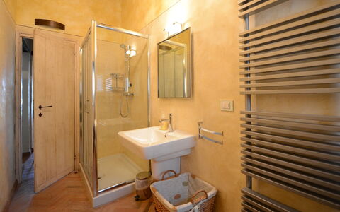 Villa Agazzi: Bagno, Camera, Proprietà, Costruzione, Interior Design, Idraulico Fixture, Architettura, Pavimento, Mobilia, Immobiliare
