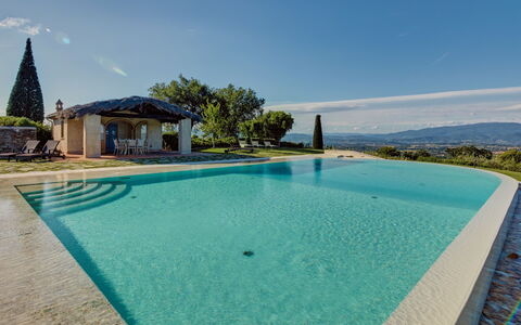 Villa Agazzi: Piscina, Proprietà, Casa, Azzurro, Immobiliare, Vacanza, Acqua, Costruzione, Estate, Villa
