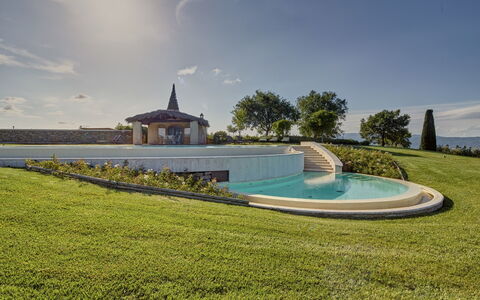 Villa Agazzi: Proprietà, Cielo, Architettura, Paesaggio Naturale, Casa, Erba, Piscina, Estate, Costruzione, Immobiliare