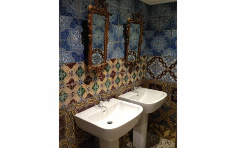 Villa Quattro Mori: Proprietà, Camera, Bagno, Lavandino Del Bagno, Piastrella, Parete, Bidet, Interior Design, Idraulico Fixture, Ceramica