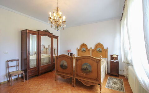 Villa Quattro Mori: Mobilia, Interior Design, Camera Da Letto, Pavimentazione, Letto, Pavimento, Legna, Camera, Illuminazione, Bedding