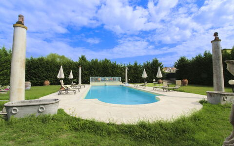Villa Quattro Mori: Giardino, Prato, Landscaping, Shade, Mobili Da Esterno, Parco, Hacienda, Estate, Cortile, Eco Hotel