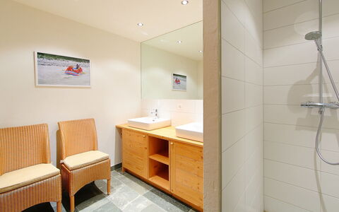 Chalet Jadi: Camera, Bagno, Proprietà, Interior Design, Costruzione, Pavimento, Mobilia, Piastrella, Immobiliare, Architettura