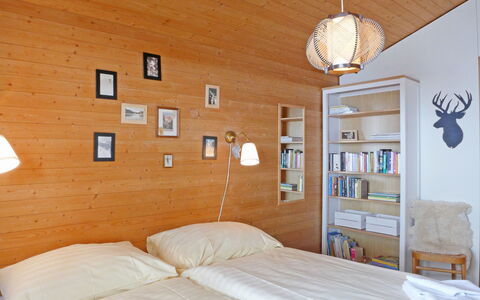 Bergkristall Apt. P: Camera Da Letto, Camera, Mobilia, Letto, Proprietà, Soffitto, Interior Design, Lenzuolo, Parete, Telaio Del Letto