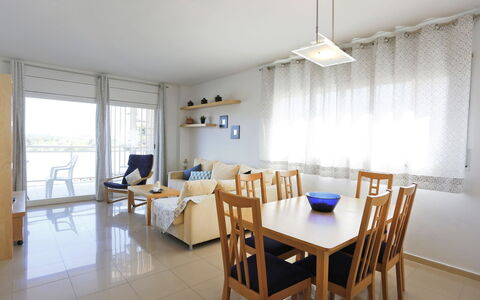 Nou Salou: Camera, Proprietà, Mobilia, Costruzione, Interior Design, Pavimento, Sala Da Pranzo, Casa, Soffitto, Tavolo