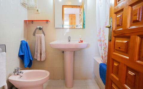 Montalt Viii: Bagno, Camera, Proprietà, Interior Design, Idraulico Fixture, Gabinetto, Pavimento, Costruzione, Mobilia, Casa