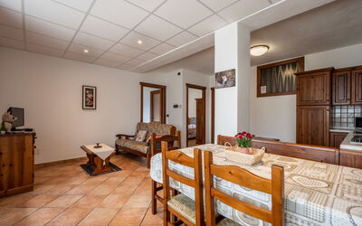 Renard 350.3: Legna, Cabinetry, Interior Design, Pavimento, Pavimentazione, Latifoglie, Immobiliare, Pianta Della Casa, Soffitto, Soggiorno